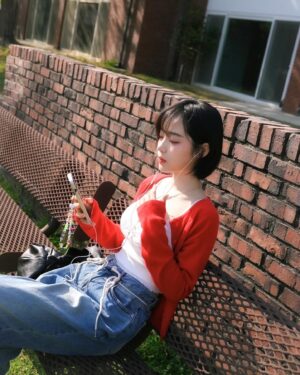 Oh Se-eun Instagram - 📸👀🌸
.
.
.
.
.
.
.
#필름스냅 #삼각지 #ootd #instadaily