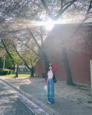 Oh Se-eun Instagram - 👩🏻‍🦰🍀♥️ 
••Hi
How
are
you
❓