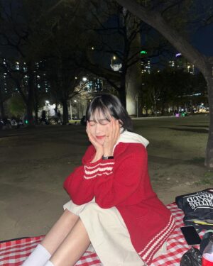Oh Se-eun Instagram - 꽃보러 가서 꽃받침 사진만 왕창 찍어오기🙃🌸