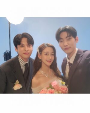 Oh Seung-ah Instagram - -

<세 번째 결혼>드레스사진모음집😆
다정이의 세 남자들과 재진감독님..🩷

#MBC #세번째결혼 #드레스 #많이도입었다 #이제여한이없음 #🤣