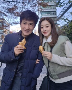 Oh Seung-ah Instagram - -

아빠와 함께했던 추억이 몽글몽글🥹
매주 월-금 저녁 7시 5분
 < 세 번째 결혼 > 과 함께해요🥰🧡❤️

#MBC #세번째결혼 #배우 #안내상 #오승아 #붕어빵추억 #촬영중🎬