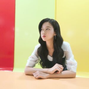 Oh Seung-ah Instagram - -

월요일이 시작되었네요🥰
이번주도 역시 저녁 7시5분 MBC < 세 번째 결혼💎 >
함께해요🩵🤍

매번 드라마때마다 단발머리에서 긴머리로 변신시켜주는
#루미에르 감사합니다😊🙏🏻