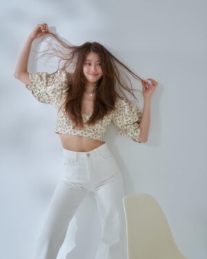 Oh Hye-soo Instagram - ⌛️
돌고돌아 결국에는 소중한 인연이 되는 사람들이 있다.
그런 놀라운 사람들과 함께한
너무나도 따뜻했던 작업,
그 마지막 결과물🤎

Photo. @hoho_yummy 
H&M. @p___ji 
Stylist. @recipeon 
Model. @5yes__