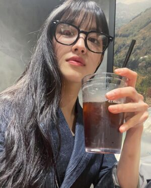 Oh Seung-hee Instagram - 달면 삼키고 쓰면 얼른 삼키자