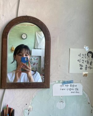 Oh Seung-hee Instagram - 달면 삼키고 쓰면 얼른 삼키자