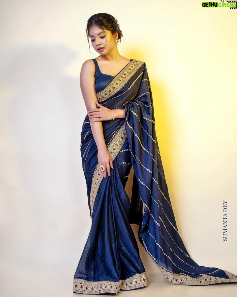 Oindrila Bose Instagram - 💙 Saree @thesariedits_ Jewellery @kasira_official Make up and hair @lili_mondal_makeup_artist Photographs by @imsumanta Styled by @subrata4462