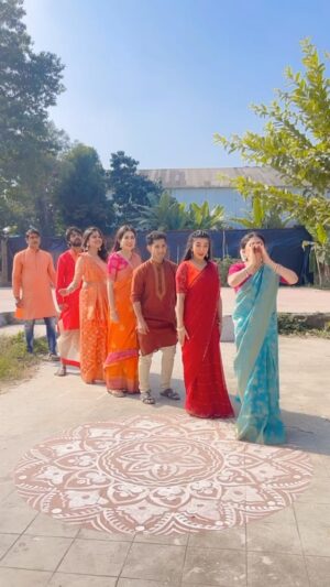 Oindrila Bose Instagram - Welcoming 2024🥳

.
.

#team #mili #trendingreels #explore #funnyvideos 

@maafin.m @sreetama_baidya_ @manojojha007 @pratyaay @sunny_kanjilal