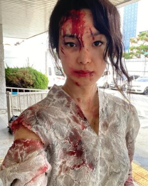 Ok Ja-yeon Instagram - 억압과 폭력 속에서 마지막 존엄만큼은 지키려고 애쓰는 이들을 만날 수 있었던, #경성크리처.