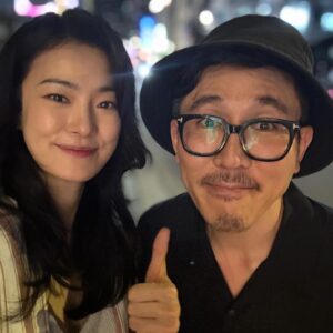 Ok Ja-yeon Instagram - 영화 백두산을 함께 했던, 참 멋진 조감독님이셨던, 김성한 감독님의 첫 영화 개봉을 축하드립니다🎉 감독님의 감각과 진심을 믿어 의심치 않았지요! 성동일선배님께서 무대 인사에서 애정을 가득 담아 하신 말씀처럼 ‘신파 없이 진한 여운이 오래 남는 이야기’였어요- 정성으로 차곡차곡 잘 만든 영화, 많은 분들이 봐 주시길 기원합니다 :-)
#하이재킹