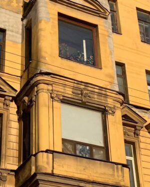 Oksana Adamovich Instagram - Butter building 

#cityaesthetic #buildingaesthetic #buttercolor #yellowbuilding #yellowlocation #yellowaesthetic #architectureaesthetic