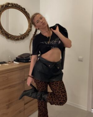 Oksana Adamovich Instagram - Skirt and pants/Юбка со штанами?
