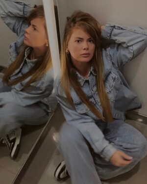 Oksana Adamovich Instagram - Baby blue denim 

#denimoutfit #casualfashion #bluedenim #denimshirt #outfitbluejeans #bluejeansoutfit #blueshirt
