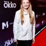 Oksana Akinshina Instagram - Премьера сериала Нади Михалковой «Номинация». «Номинация» - рефлексия на тему современной российской киноиндустрии, со всеми вытекающими)): порой с её абсурдом, халтурой и штамповкой продукта на коленке. Сериал острый и самоироничный. Снят в жанре «кино про кино», но со свежим, критичным и ироничным взглядом на кинопроизводство. И это совсем не лакированный и отфильтрованный взгляд, который вы видите на страницах инстаграма)). Это снято с юмором, сделано смело и убедительно. Важно, чтобы в индустрии появлялись люди, которые не следуют шаблонам, не боятся экспериментировать и смеяться над самими собой. Надя @nadiamixalkova , очень рада за тебя! Удачи тебе в прокате, детка! @mediaslovostudio @okkomovies #номинация #сериалноминация