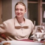 Oksana Akinshina Instagram - Первый российский проект, который выйдет на Apple TV в линейке Originals - наш «Контейнер». Мировая премьера на международном стриминге состоится весной 2022 года. А пока фото с площадки нашего сериала. Видели «Контейнер»? Как вам? Делитесь мнениями. И ждёте ли продолжение? А оно будет…) #контейнер #фильмконтейнер @start.ru