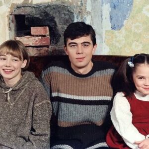 Oksana Akinshina Instagram - В этом году фильму «Сёстры» исполнилось 20 лет. А Сергею Бодрову исполнилось бы 50. Эти съёмки и этот фильм в моём сердце навсегда ❤️. Помните это кино? Кто не видел, посмотрите. #ОКпомню #ОКсмотреть #ОКсмотретькино #сёстры #фильмсёстры