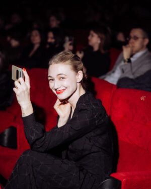 Oksana Akinshina Instagram - Просто ещё чуть чуть с премьеры «Караморы»! @dkentertainment.studio  Уже на платформе. #карамора #dkentertainment