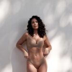 Olívia Ortiz Instagram - Conforto e elegância que se sente como segunda pele com a nova coleção silky intimates da @intimissimiofficial. #intimissimiofficial #intimissimi #silkyintimates #secondskin #pub