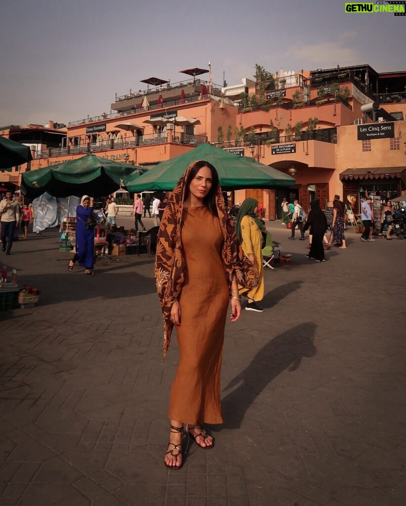 Olívia Ortiz Instagram - A @samsungportugal desafiou-me para uma viagem surpresa e a descobrir cada passo desta aventura usando a inteligência artificial do meu #GalaxyS24 Ultra. O Circle to Search revelou a primeira paragem: Marraquexe. Onde será a próxima? 🤗 #GalaxyAISquad #Marrocos #marrakech pub