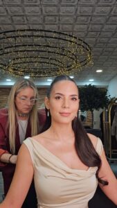 Olívia Ortiz Instagram - Entre troca de ideias e chegamos a isto. O que acham deste penteado feito pela @cristinarodrigues_missme para a gala de aniversário da @tvioficial? #parabenstvi #quegrande31