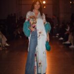 Olívia Ortiz Instagram - “Dream” F/W24 pela imaginação e liberdade, com a suavidade e sofisticação @carlos_gil_designer e tanta gente cheia de pinta. E eu cá adorei as minhas plumas! #portuguesedesign #lisboafashionweek #modalisboaforgood #portuguesefashion #lisboa