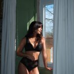Olívia Ortiz Instagram - O soutien Lara da @intimissimiofficial continua a ser o meu absoluto favorito. Usei todos os dias em São Tomé, no mês de voluntariado, porque é fresco e perfeito para vestir em dias de muito calor; não tem aro e combina conforto, com proteção e elegância. E neste novo modelo, fica um charme. #intimissimi #findyourperfectbra #soutienperfeito #intimissimigirls #pub