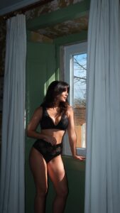 Olívia Ortiz Instagram - O soutien Lara da @intimissimiofficial continua a ser o meu absoluto favorito. Usei todos os dias em São Tomé, no mês de voluntariado, porque é fresco e perfeito para vestir em dias de muito calor; não tem aro e combina conforto, com proteção e elegância. E neste novo modelo, fica um charme. #intimissimi #findyourperfectbra #soutienperfeito #intimissimigirls #pub