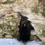 Olena Oleksandrivna Kucher-Topolya Instagram - Іноді… самі не вловлюємо моменту, як поринаємо у гру свідомості і фантазій… які вибудовують наші страхи, потім починаємо вірити в це, саме так, закінчується ясність всього, що навколо і всередині нас… Та якщо хоч маленька іскра з’являється, висвітлюючи ту темряву, стає смішно, що ти боявся такого прекрасного світу… йому просто не вистачало надії, твоєї надії і віри в своє світло! Страхи - сходинка до світла! Віра в себе - крок вперед! ❤️🌺 Боятися, не значить бути боягузом, всі мають страхи… А от віра в себе - це меч, що розрізає темряву! Вірю в кожного ❤️🇺🇦 і в себе 🌺 Світло сердець наших нехай охопить нашу землю і небеса! Незламно вірю в Тебе 🇺🇦🇺🇦🇺🇦