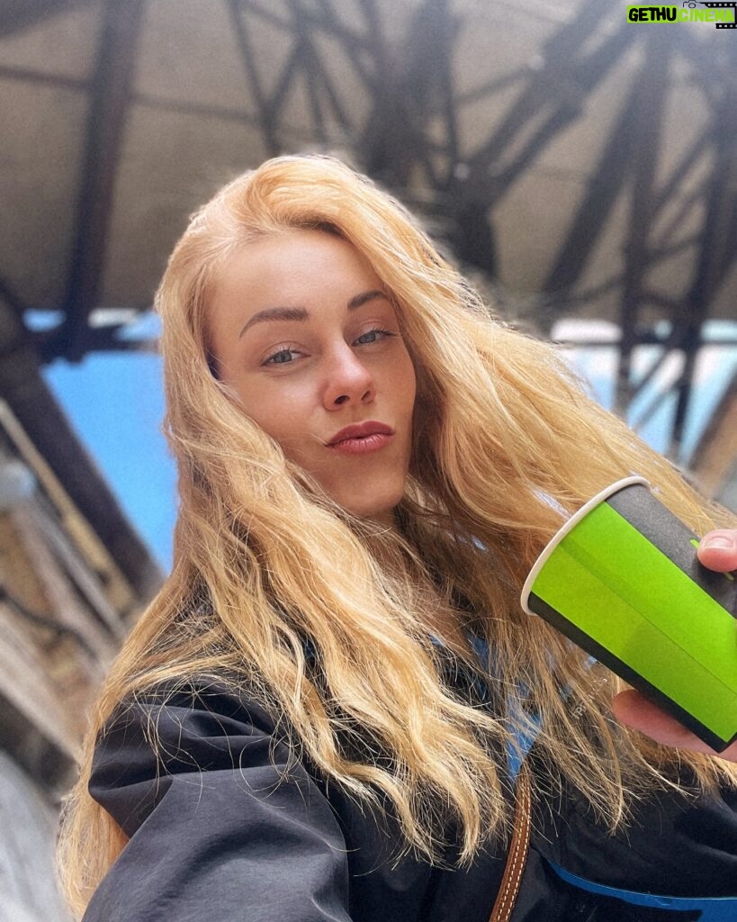 Olena Oleksandrivna Kucher-Topolya Instagram - Ваше сонечко кудлате Любить весну, цьомки й лате)))