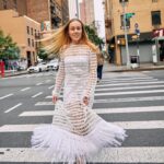 Olena Oleksandrivna Kucher-Topolya Instagram - Ну, от скажіть, хлопці і дівчата, невже це може не подобатись, коли від української краси захоплюєшся і сам, і всі навколо:) ? Наше 🇺🇦 @kohai.ua ❤️ Kohaітеся, чорнобриві, та не з мо*калями ) Фото📸 @olenkakotyk