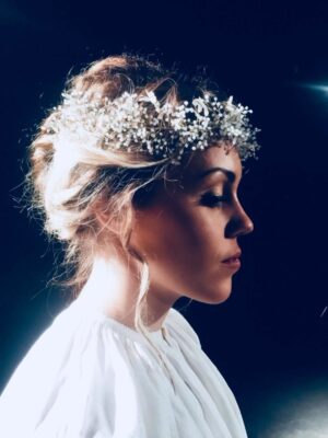 Olena Oleksandrivna Kucher-Topolya Instagram - Ти всесвітом моїм вже став,
Як я хотіла…
Запалив мрії у душі, 
Вона горіла…
Ніщо не має сенс життя,
Лише Кохання!
Як звук весни в моїх думках 
Твої Бажання…❤️