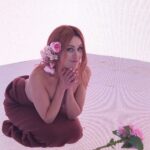 Olena Oleksandrivna Kucher-Topolya Instagram - 25 годин В пульсі дофамін Я русалка, а ти дельфін Глибокий транс Єднає нас У чуттєвий ренесанс…❤️❤️❤️ @tarastopolia ❤️