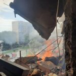 Olena Oleksandrivna Kucher-Topolya Instagram - Сьогодні роsjяни обsтріляли Кривий Ріг. Одна ракета влучила в 4-поверхову будівлю навчального закладу. Друга ракета зруйнувала секцію з 4-го по 9-й поверхи житлового будинку. На жаль, є загиблі й поранені. Наразі відомо про 53 постраждалих та 5 загиблих осіб, серед них 10-річна дитина. Співчуття всім, хто втратив рідних і близьких через rоsійськиӥ теpop.