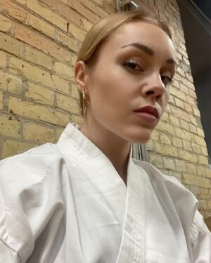 Olena Oleksandrivna Kucher-Topolya Instagram - А ну, хто вгадає, чим Оленка займається?:)