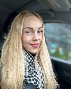 Olena Oleksandrivna Kucher-Topolya Instagram - Хоч і сіро так за вікном, весна і тепло неодмінно збудеться! Обожнюю весну і дощі) і Топольку )