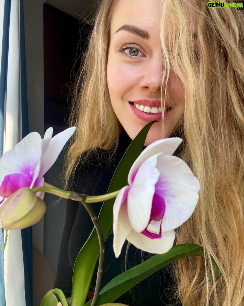 Olena Oleksandrivna Kucher-Topolya Instagram - Весна :) сонце в голові і в серці! Най буде так!!!😽