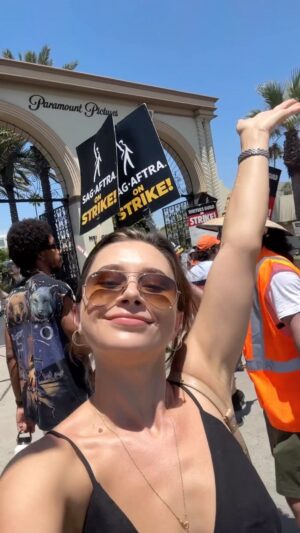 Olesya Rulin Instagram - Let’s get paid and treated with the respect we have earned @sagaftra always by my side @_moniquecoleman you are a goddess “ we’re all in this together “