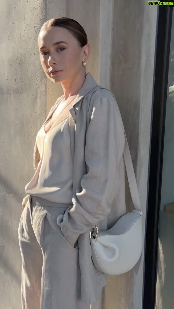 Olesya Rulin Instagram - I’m in my linen silk era . . . @eileenfisherny 12 SHAPES BLAZER & TROUSER @silklaundry cami @polene_paris bag Captured by the one and only @brittnish