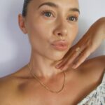 Olesya Rulin Instagram – It’s a good day when you get a second on a Friday to do your skin routine. These are the products that I’ve been using to help with my hyperpigmentation as well as managing the scar on my channel from running into construction material at my house. ( fun times). 

@linnebotanicals 
@josiemaran
