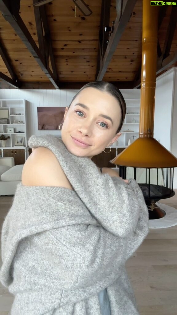 Olesya Rulin Instagram - The end of the year always fills me with anxiety about all the things I didn’t have time to do. This year, in particular, I am trying to set aside more time to reflect on all of the things I did do and how much the older versions of me would be proud.