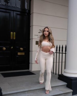 Olga Bednarska Instagram - It’s a love affair with me and this set

@ohpolly AD.