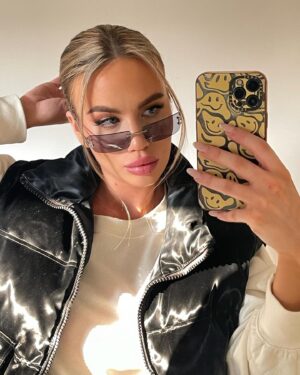 Olga Bednarska Instagram - The 90’s called they said they want their shades back✌🏼