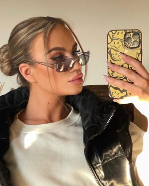 Olga Bednarska Instagram - The 90’s called they said they want their shades back✌🏼
