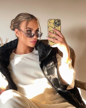 Olga Bednarska Instagram - The 90’s called they said they want their shades back✌🏼