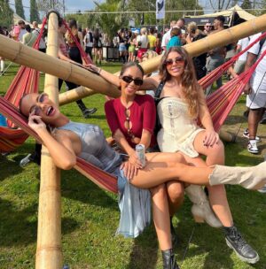 Olga Bednarska Instagram - Just hanging out🦥🌻🍄