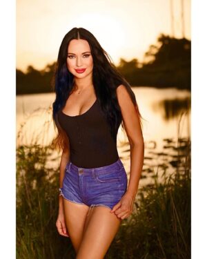 Olga Bespalenko Instagram - The secret of change is to focus all of your energy not on fighting the old, but on building the new. Photo credit @jeffremas