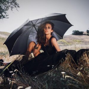 Olga Fonda Instagram - Waiting for some rain in the sunny Cali in style 😉📸by @ariaemoryphotography 💋