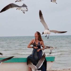 Olga Fonda Instagram - #tbt to my happy place 😝. What's your happy place? 💕🌊#nature #lovenature #beautyaroundyou #happyplace #birds #ocean #sand #boat #travel #mexico #travelphotography #naturephotography #photography