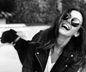 Olga Fonda Instagram - Why am I laughing you ask... cause it’s MONDAY!!!! 🤪💋📸by @kerstinjohn