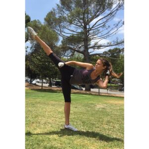 Olga Fonda Instagram - Take that, Tuesday! 💪🏻👊🏻😉 #KickingAss #WorkingOut #StayHealthy #OneDayataTime #Health #Fitness #Happiness #TakeThatTuesday #WorkingOutinStyle #CaliforniaLiving #Cali #Outdoors