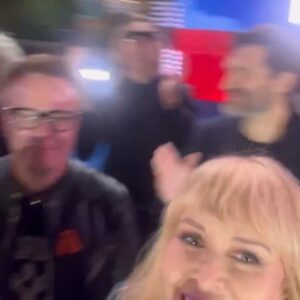 Olga Kormukhina Instagram - Первый раз поём гимн воссоединившейся России! Эмоции зашкаливают. Потому косячим. Простите уж нас . Расчувствовались. Такое ощущение, что всё изменилось и все изменились. Обнимались все, как родные. Не помню такого! Кукушка вернулась и Донбасс вернулся. Пусть кто- то ухмыляется. Но мне до Фрейда! Им, безкрылым, не понять! 
Но я повторю то, что сказала в феврале в стриме в инсте.  Вот какая будет судьба у Кукушки нашей, такая же будет и у России. 
Сегодня ночью молилась со слезами о защитниках Красного Лимана. Только вечером перед выходом на сцену пришла весточка, что он не сдан и даже отбили вроде полдороги. Поэтому я такая радостная. И день сегодня Веры, Надежды, Любови и Софии. Выступили днём в госпитале Бурденко. Потом расскажу, отдельно. Всех любою! Обнимаю! И ПОЗДРАВЛЯЮ!!!